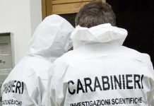 Rozzano, 70enne trovato morto in casa con una coltellata alla gola