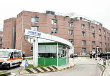 Ragazzina cade dal primo piano della scuola, viva per miracolo