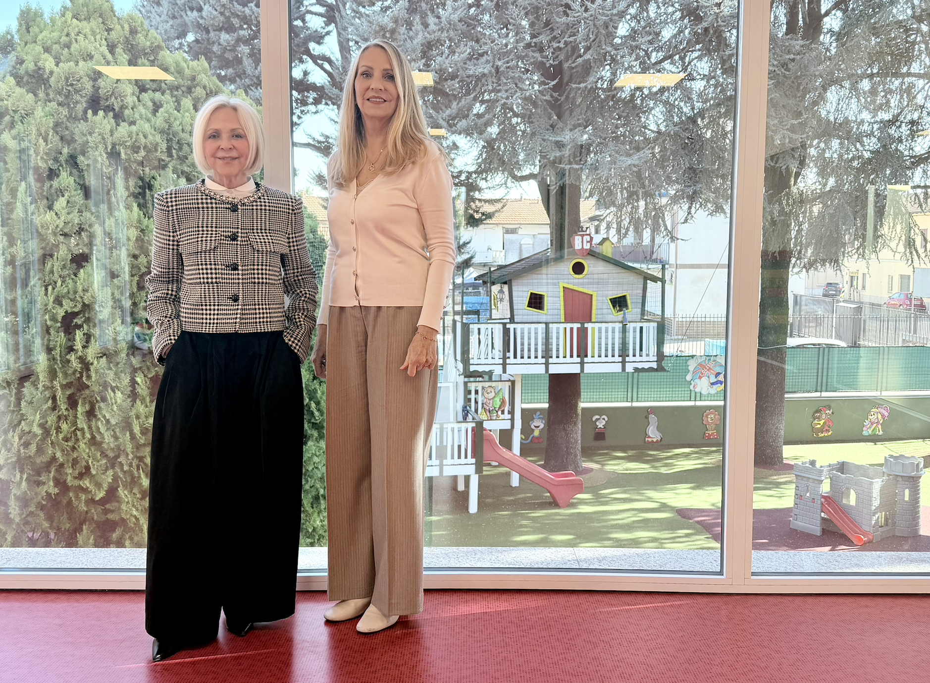 Console Generale dell'Islanda Kristrun Olga Clausen e la Presidente Paola Diana della British School di Gallarate, Saronno e Fagnano Olona Console Generale Islanda_Preside British College