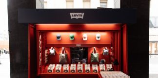 Levi’s®anima Piazza San Babila trasformando l’edicola civica