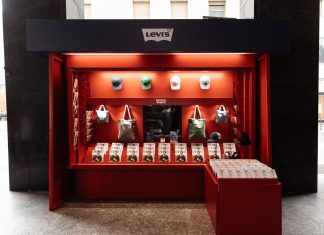 Levi’s®anima Piazza San Babila trasformando l’edicola civica
