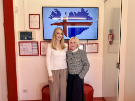 La Console Islandese Kristrun Olga Clausen e la Presidente Paola Diana del British School