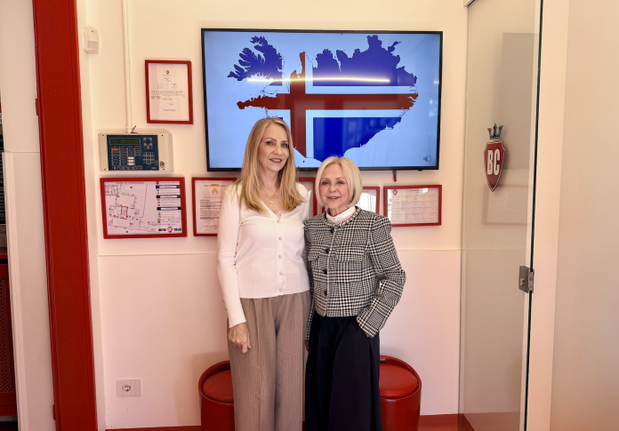La Console Islandese Kristrun Olga Clausen e la Presidente Paola Diana del British School La Console Islandese Kristrun Olga Clausen e la Presidente Paola Diana del British School