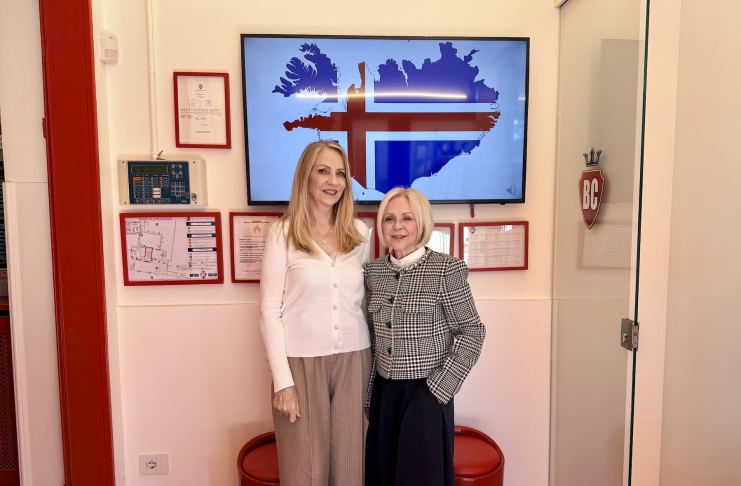 La Console Islandese Kristrun Olga Clausen e la Presidente Paola Diana del British School