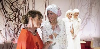 Lisistrate. Donne di oggi forza di sempre, domenica 1 al Carcano