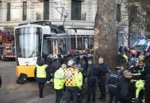 Tram deragliato a Milano: il conducente non risponde ai pm