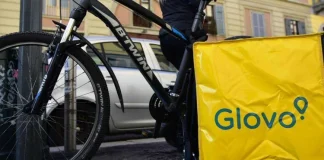 Glovo, confermato controllo giudiziario, 40.000 rider da regolarizzare