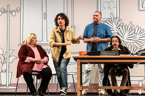 La riunione di condomio – tutti sotto lo stesso tetto, Casa Surace al Teatro Manzoni l’8 aprile