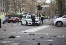Scontro moto-taxi, morti due giovani