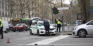 Scontro moto-taxi, morti due giovani