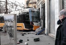 Tram deragliato, il conducente al telefono fino a pochi secondi prima dello schianto