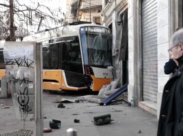 Tram deragliato, il conducente indagato per disastro ferroviario