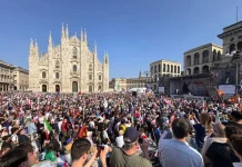 La manifestazione dei Patrioti europei in Piazza Duomo