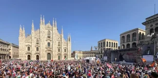 La manifestazione dei Patrioti europei in Piazza Duomo