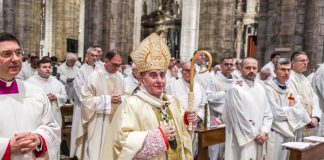 La Messa Crismale in Duomo celebrata dall’Arcivescovo Delpini