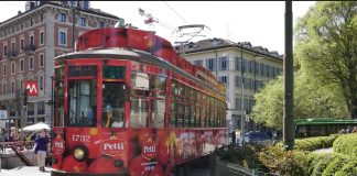 ll tram rosso pomodoro che porta la primavera a Milano: la nuova livrea firmata Petti