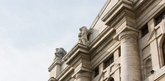 Borsa, mercati in attesa della FED, Piazza Affari debole