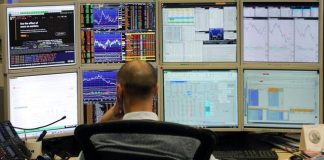 Borsa, giornata in calo in attesa della BCE