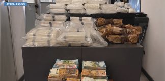 Droga, Polizia arresta 2 persone