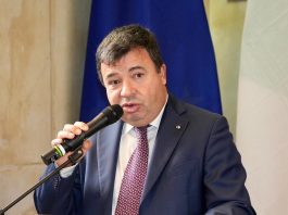 Mi’mpegno riceve l’“Award al Merito 2026” L'“Award al Merito 2026” conferito a Mi’mpegno è molto più di un semplice riconoscimento; rappresenta un segnale culturale e civile che richiama un tema spesso menzionato ma non sempre attuato: la responsabilità sociale come pratica concreta di cittadinanza.