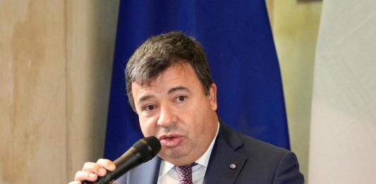L'“Award al Merito 2026” conferito a Mi’mpegno è molto più di un semplice riconoscimento; rappresenta un segnale culturale e civile che richiama un tema spesso menzionato ma non sempre attuato: la responsabilità sociale come pratica concreta di cittadinanza.