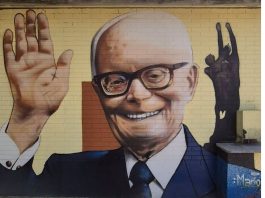 Buccinasco, riqualificato il murale dedicato a Pertini: Retake restituisce decoro e memoria alla città