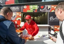 Premier Meloni trascorre 1 maggio da PizzAut a Monza