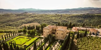 Argiano: dove il passato diventa una risorsa per il futuro Perché forse il segreto di Argiano sta proprio qui: custodire la propria identità senza dimenticare di essere parte di qualcosa di più grande. Una realtà che continua a guardare avanti, utilizzando il passato non come rifugio, ma come forza per immaginare il futuro.