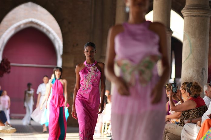 Il 6 e 7 giugno, Venezia accoglierà la quinta edizione del Concierto Internacional de Moda de Venezia, un evento annuale dedicato alla celebrazione della moda latina.