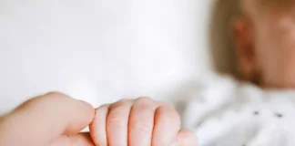 Milano, quasi un neonato su cinque ha il doppio cognome