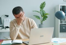 Milano, intelligenza artificiale in azienda: cresce il sovraccarico mentale nei team
