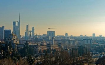 Casa a Milano: come sfruttare lo spazio in altezza negli appartamenti compatti